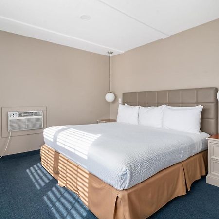 Clearwater Lakeshore Motel Макино Сити Екстериор снимка