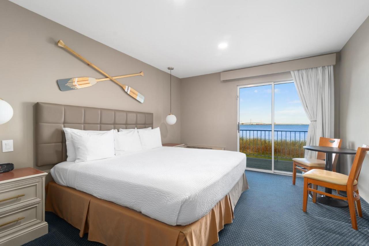 Clearwater Lakeshore Motel Макино Сити Екстериор снимка