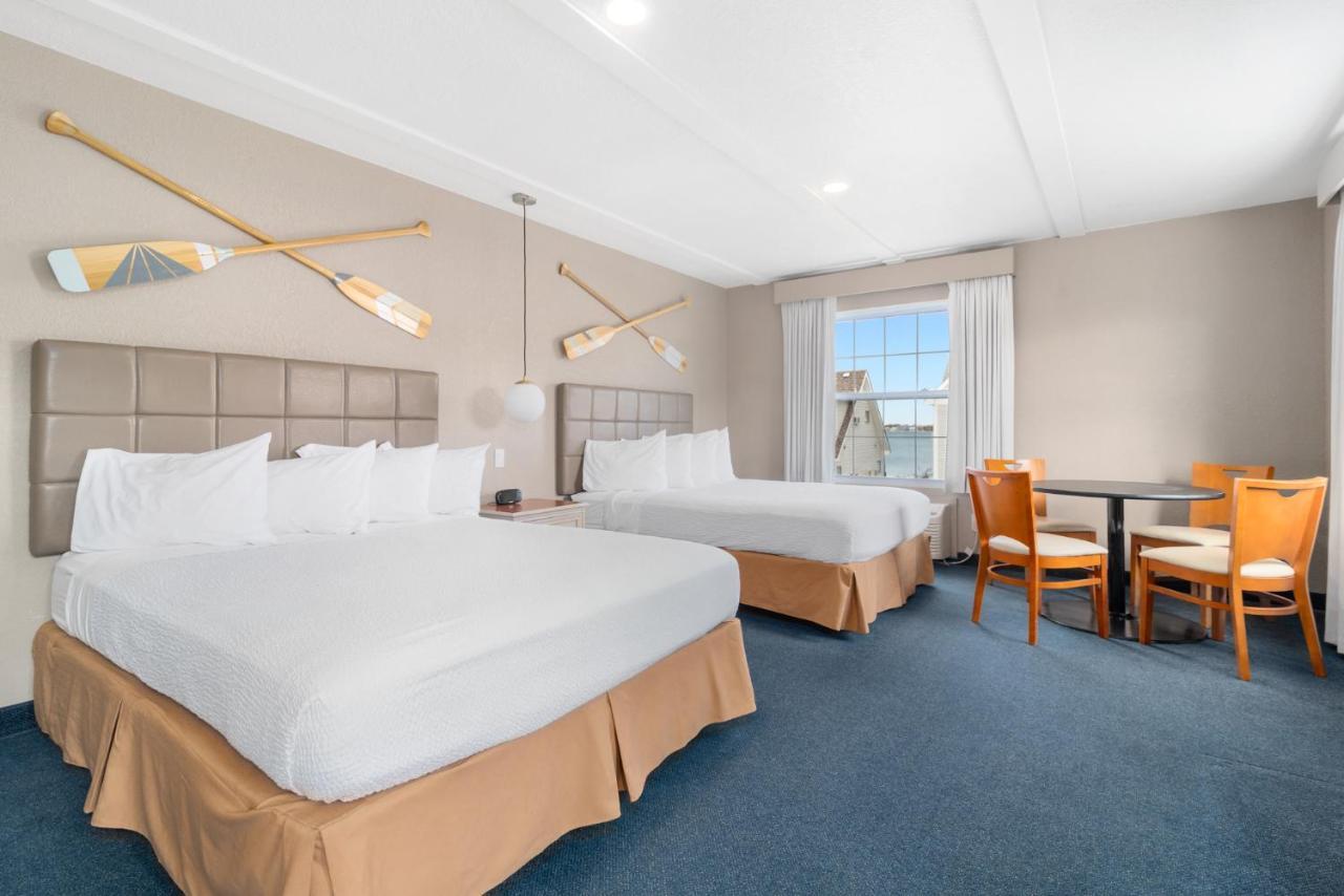Clearwater Lakeshore Motel Макино Сити Екстериор снимка