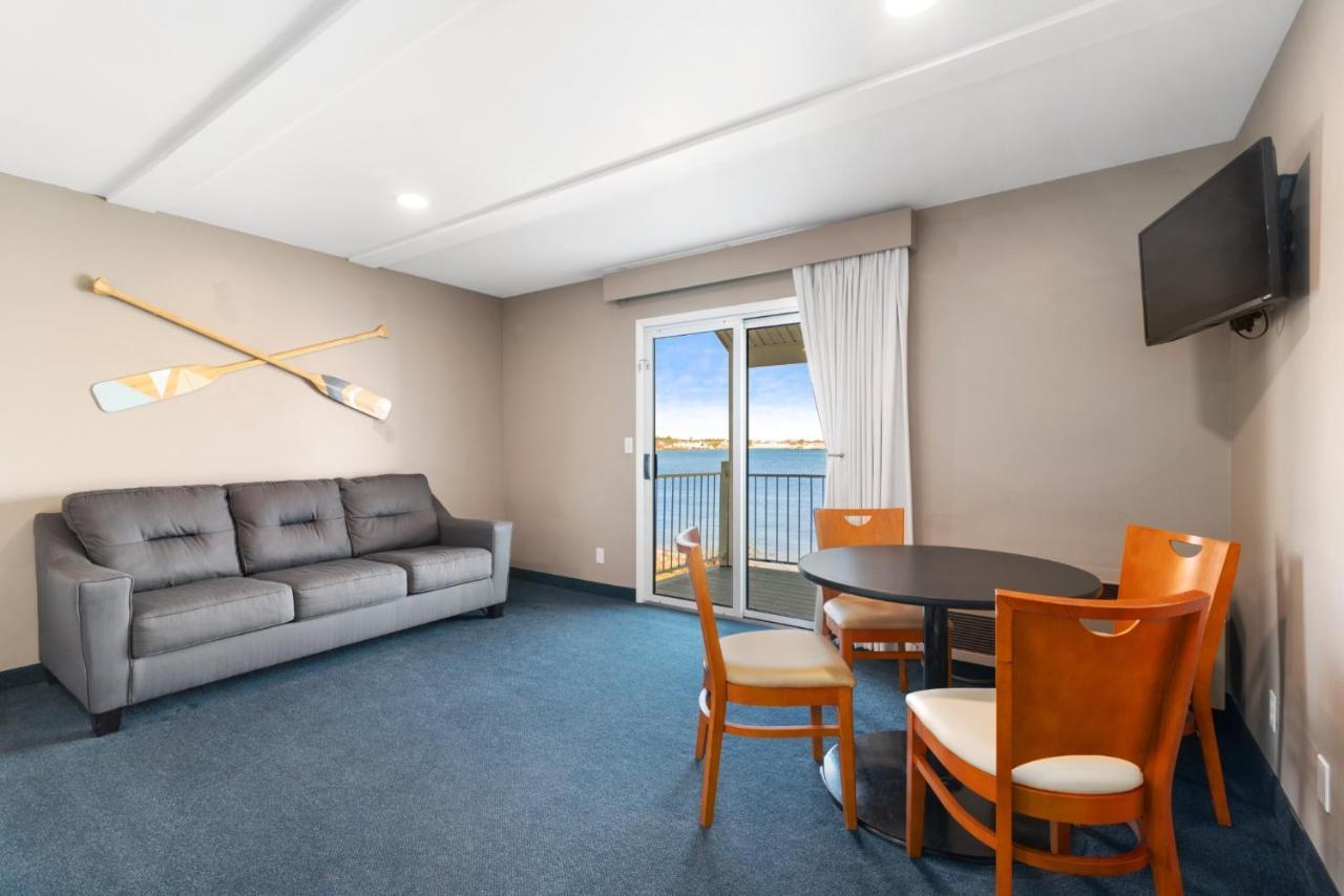 Clearwater Lakeshore Motel Макино Сити Екстериор снимка