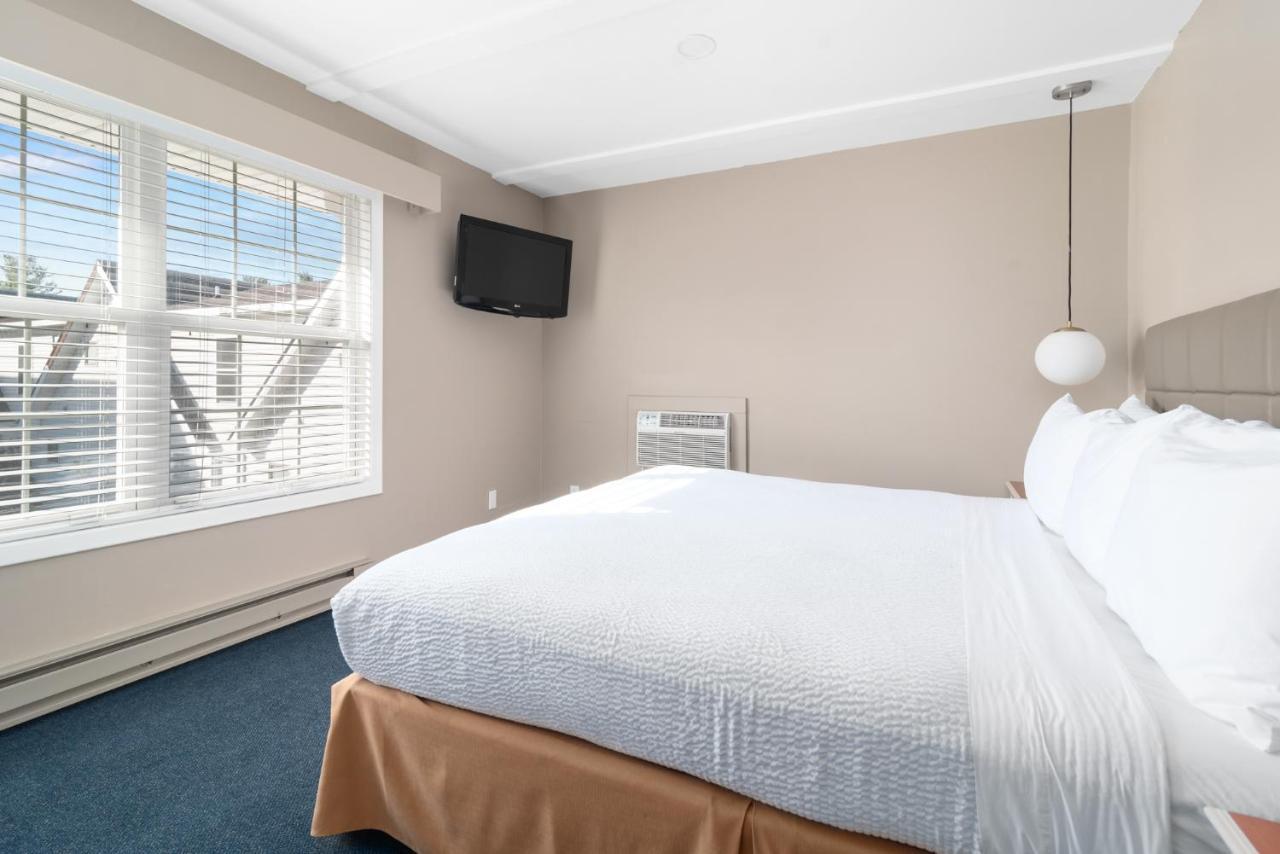 Clearwater Lakeshore Motel Макино Сити Екстериор снимка