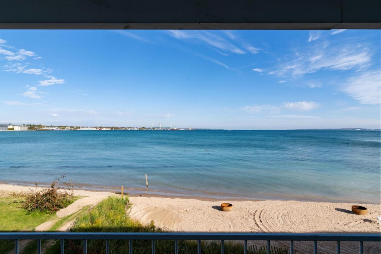 Clearwater Lakeshore Motel Макино Сити Екстериор снимка