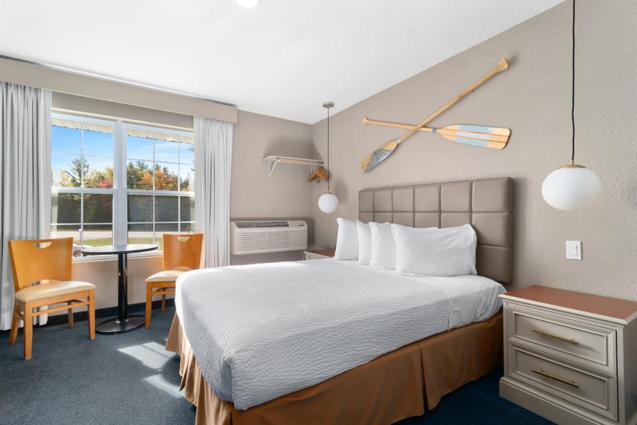 Clearwater Lakeshore Motel Макино Сити Екстериор снимка