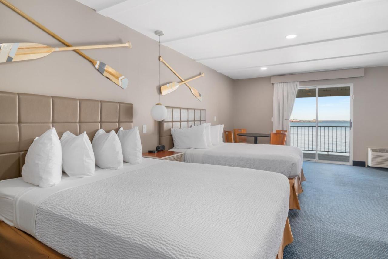 Clearwater Lakeshore Motel Макино Сити Екстериор снимка