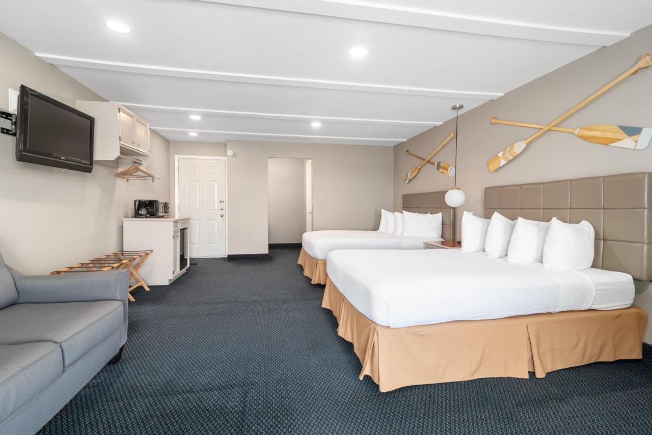 Clearwater Lakeshore Motel Макино Сити Екстериор снимка