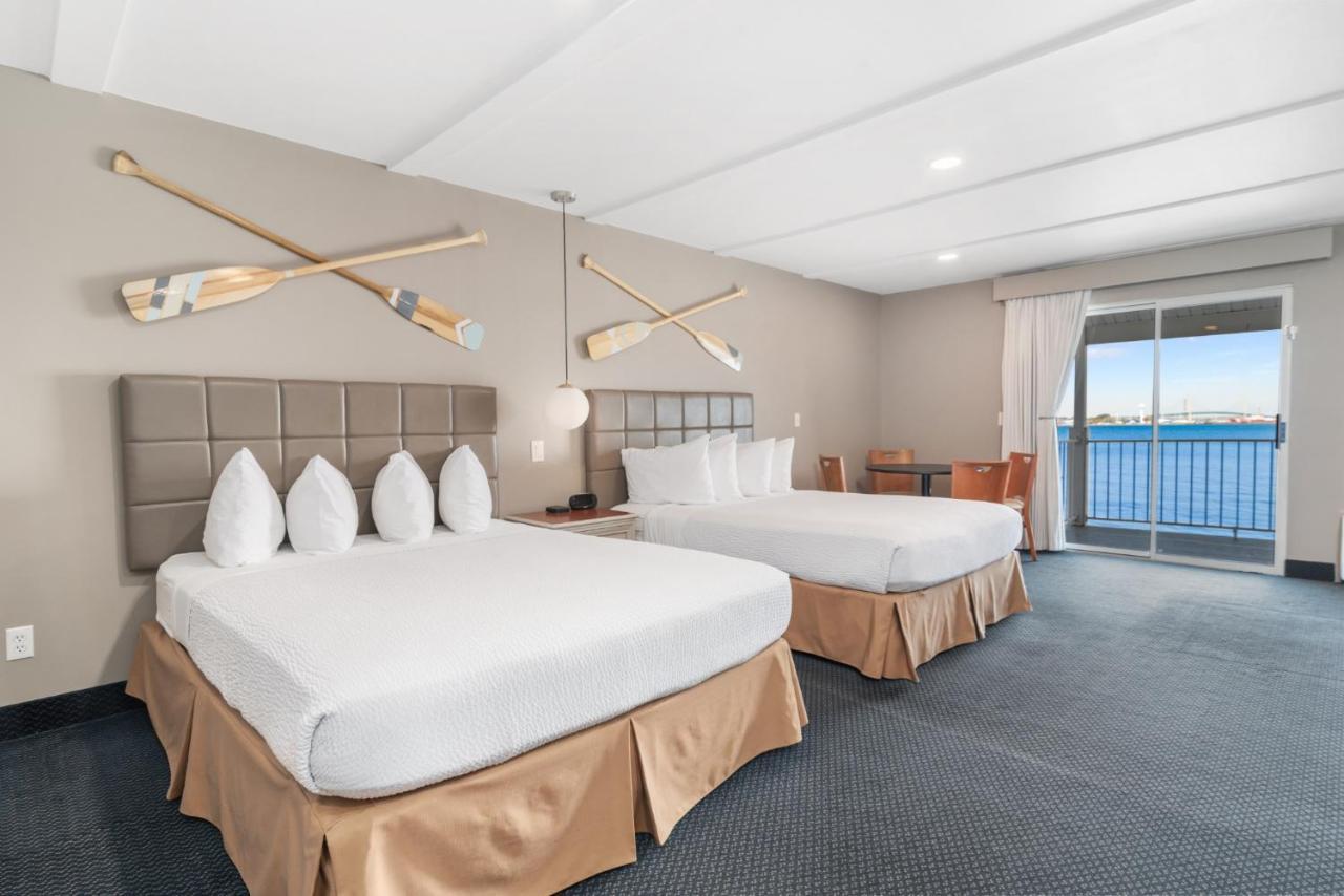 Clearwater Lakeshore Motel Макино Сити Екстериор снимка
