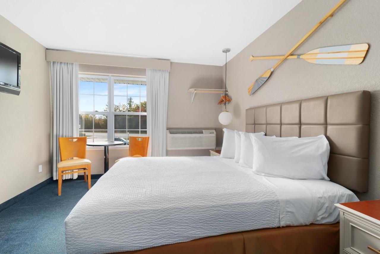 Clearwater Lakeshore Motel Макино Сити Екстериор снимка