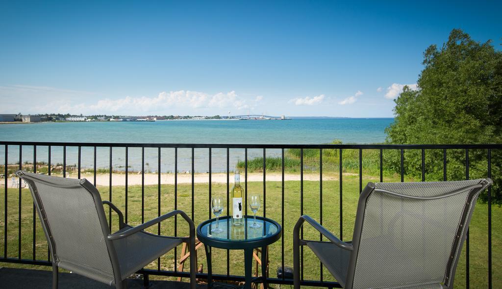 Clearwater Lakeshore Motel Макино Сити Стая снимка