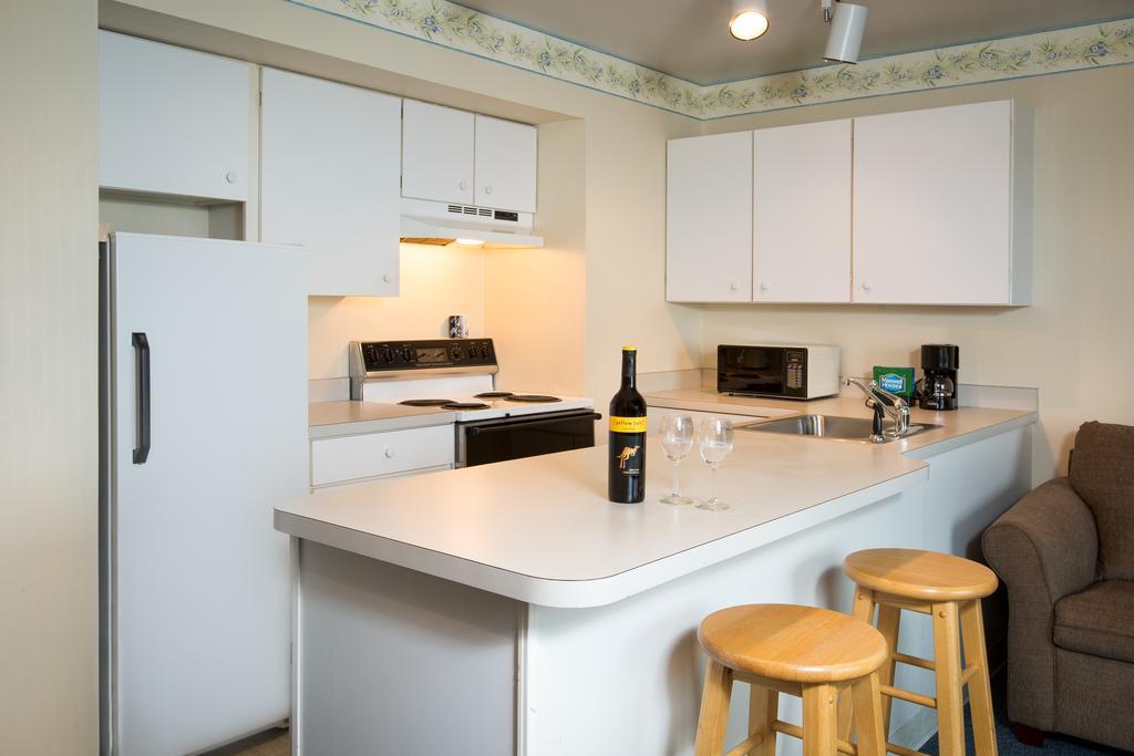 Clearwater Lakeshore Motel Макино Сити Стая снимка