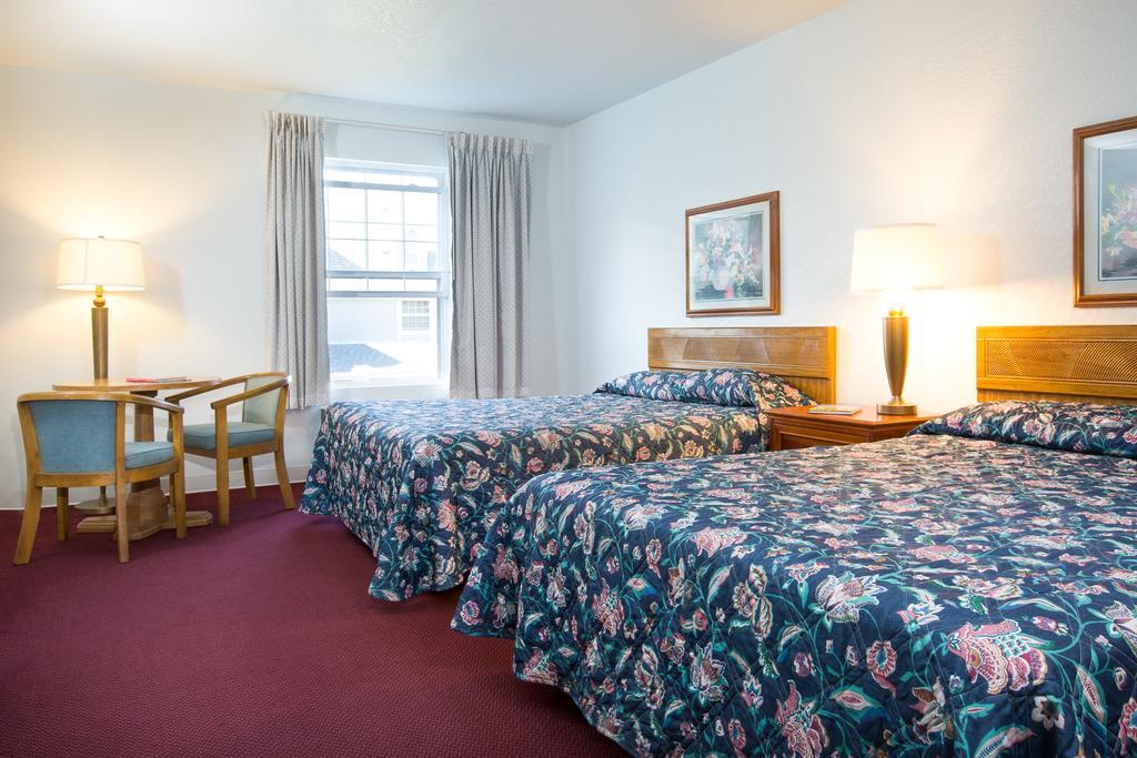 Clearwater Lakeshore Motel Макино Сити Стая снимка