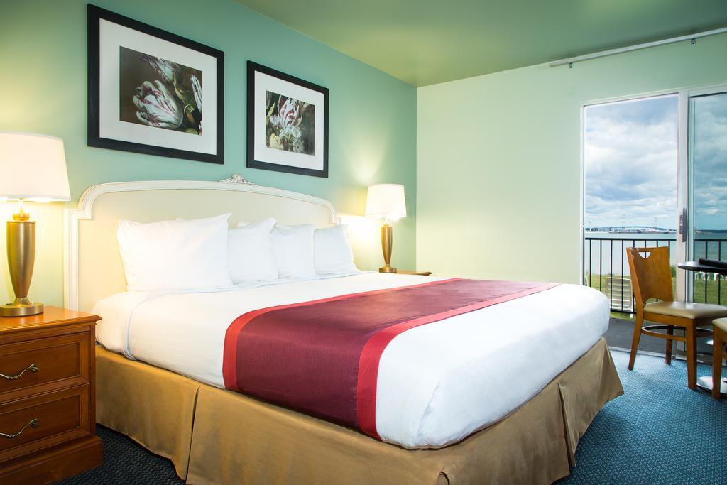 Clearwater Lakeshore Motel Макино Сити Екстериор снимка
