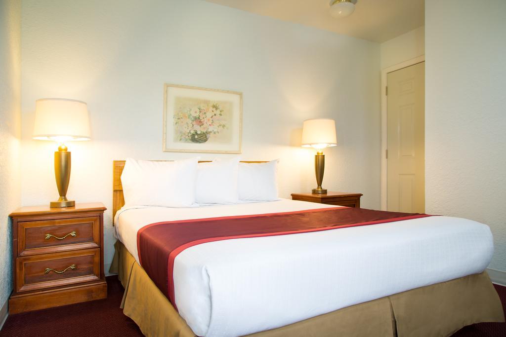 Clearwater Lakeshore Motel Макино Сити Стая снимка
