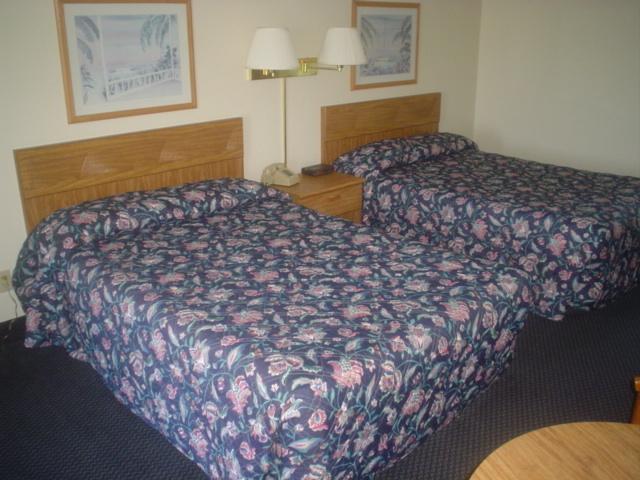 Clearwater Lakeshore Motel Макино Сити Стая снимка