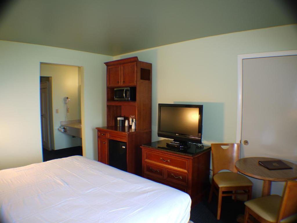 Clearwater Lakeshore Motel Макино Сити Стая снимка