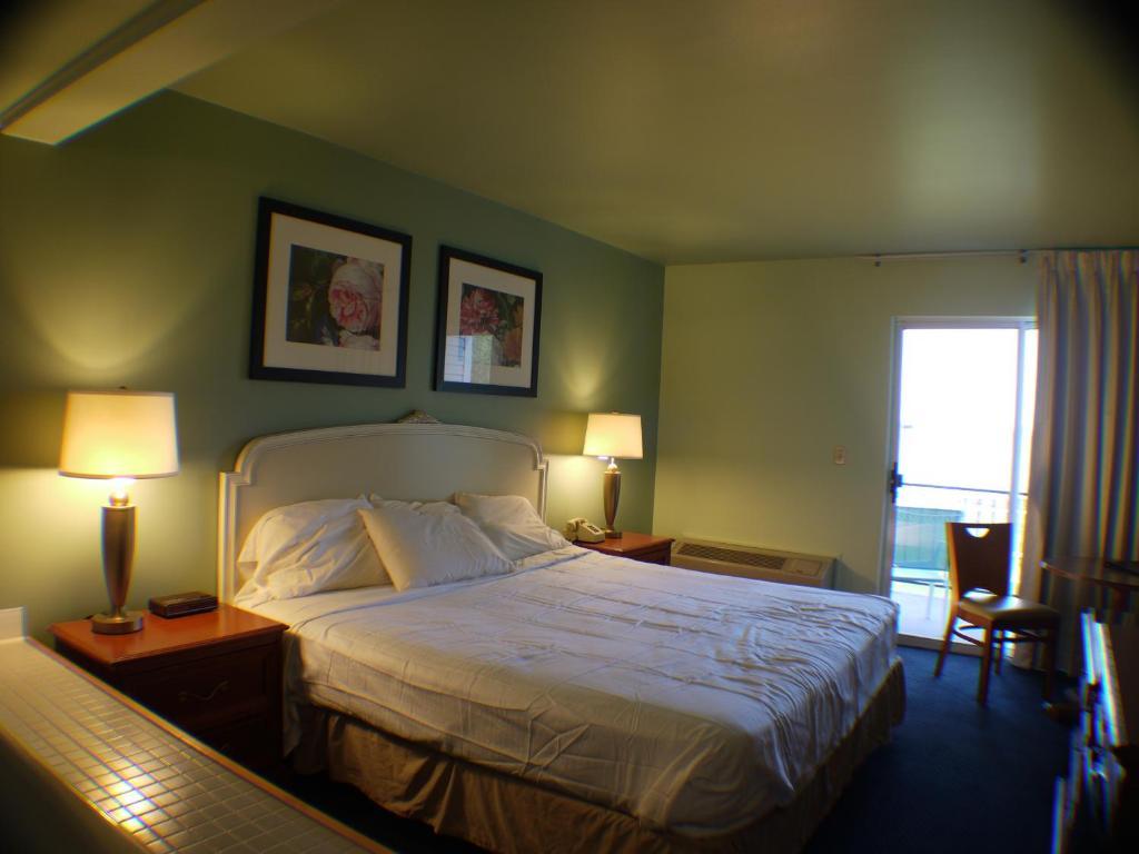 Clearwater Lakeshore Motel Макино Сити Стая снимка