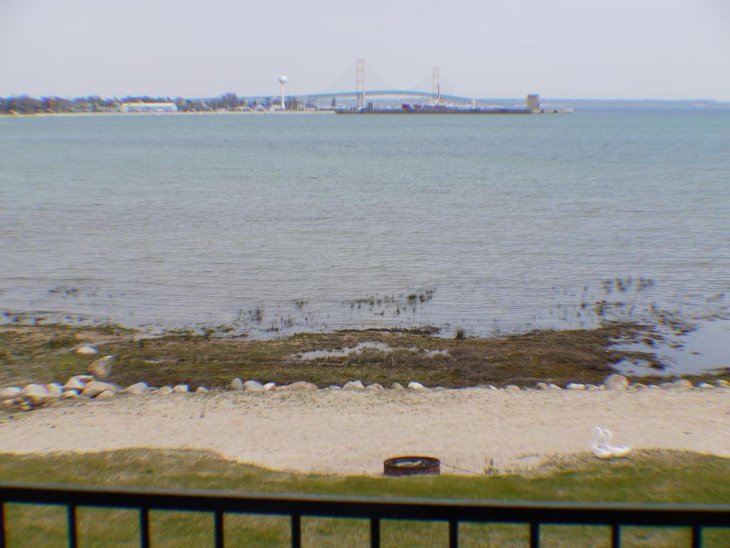Clearwater Lakeshore Motel Макино Сити Стая снимка
