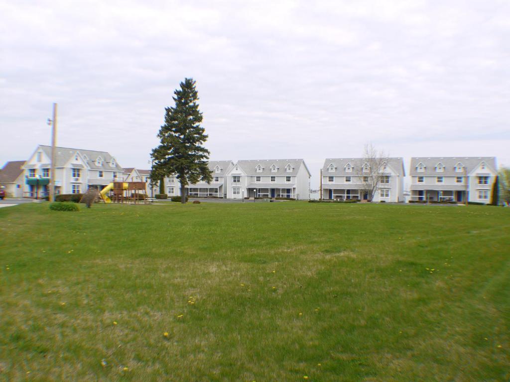 Clearwater Lakeshore Motel Макино Сити Екстериор снимка